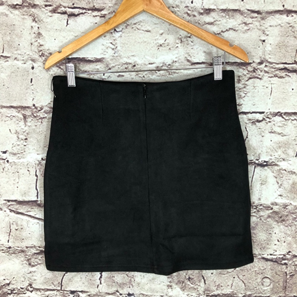Hot! 🔥High-Rise Microsuede Black Mini Skirt - Picture 3 of 8